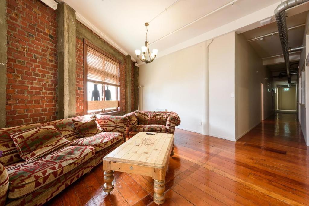 Aura 3* Wellington